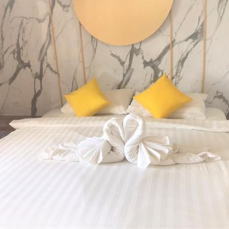 La La Moon Krabi Poshtel'N' Pool住宿加早餐旅馆 外观 照片